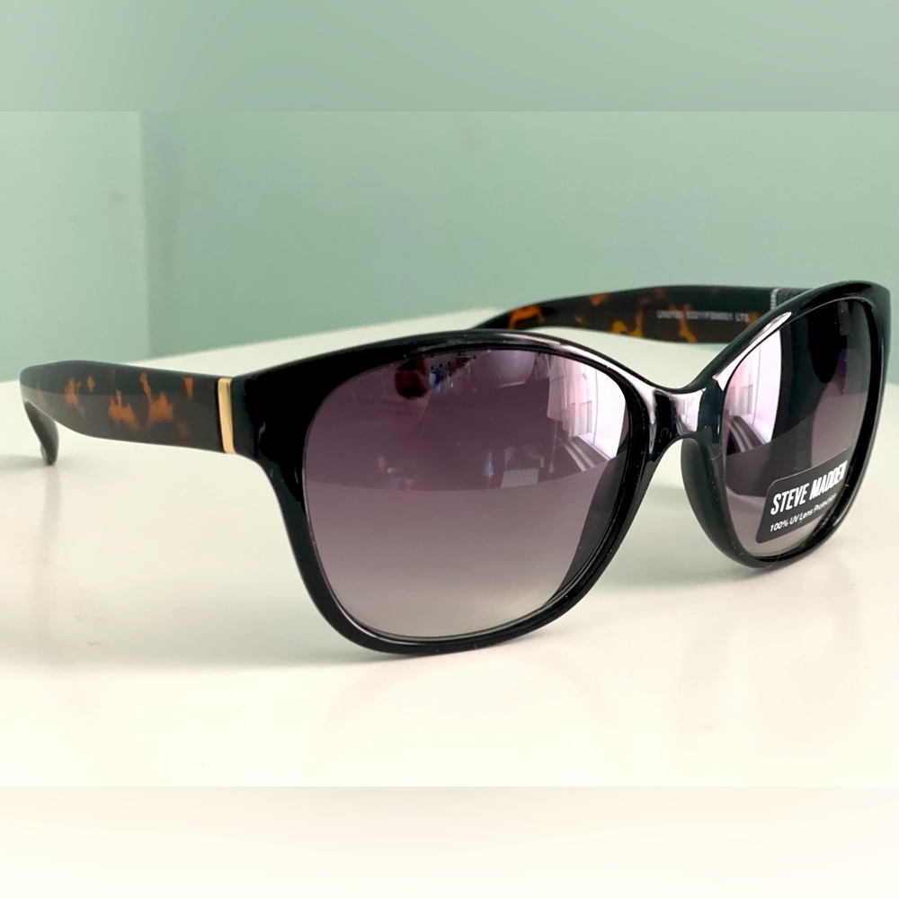 NWT Steve Madden sunglasses